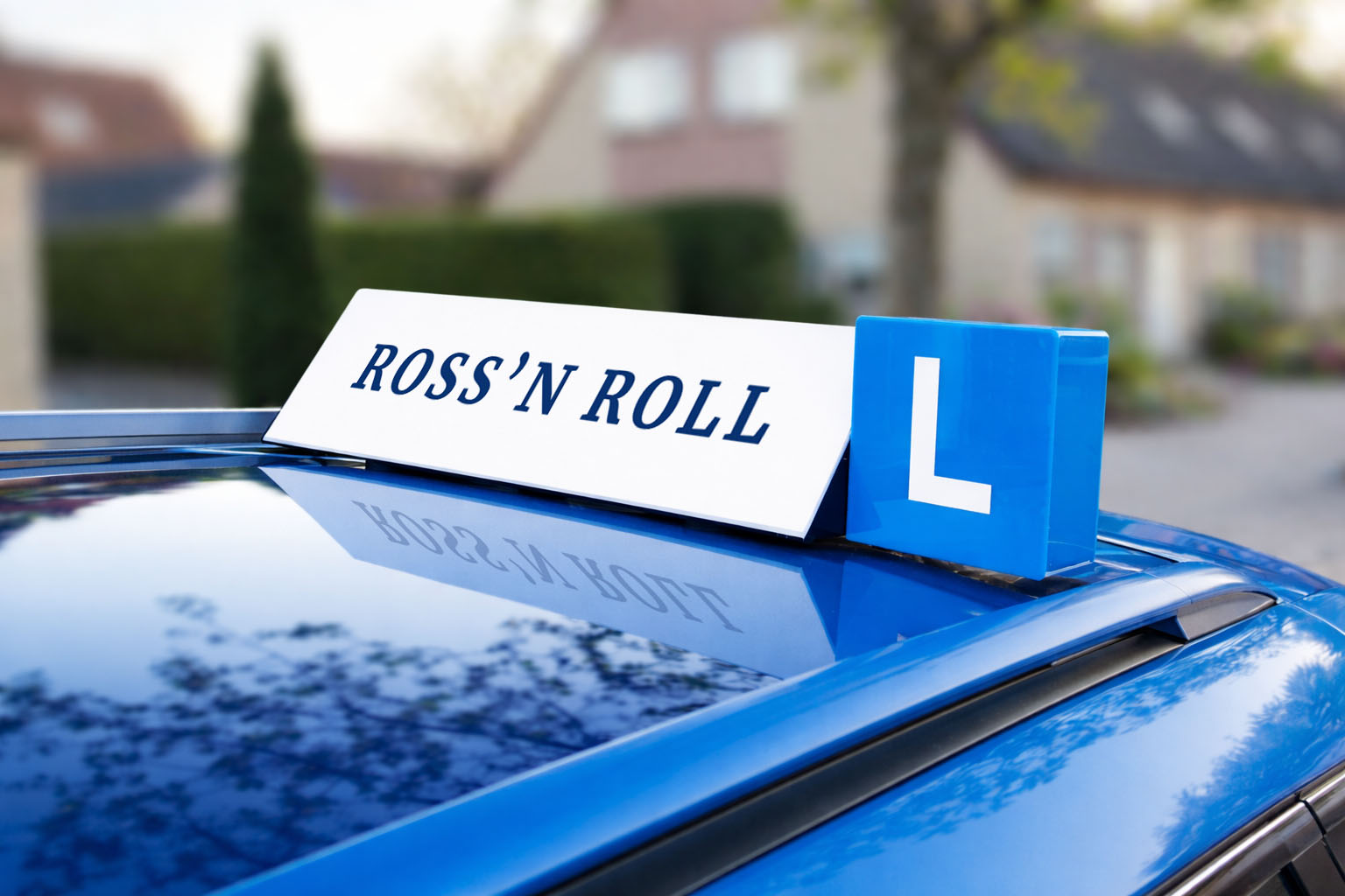 Ross'n Roll lesauto met L-bordje